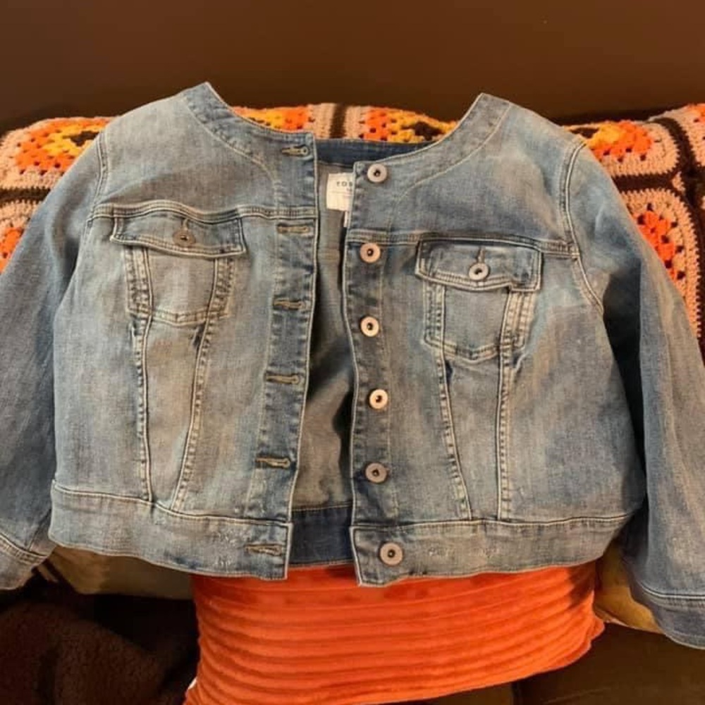 NWOT, Torrid Size 3 Bolero Style cropped denim jacket